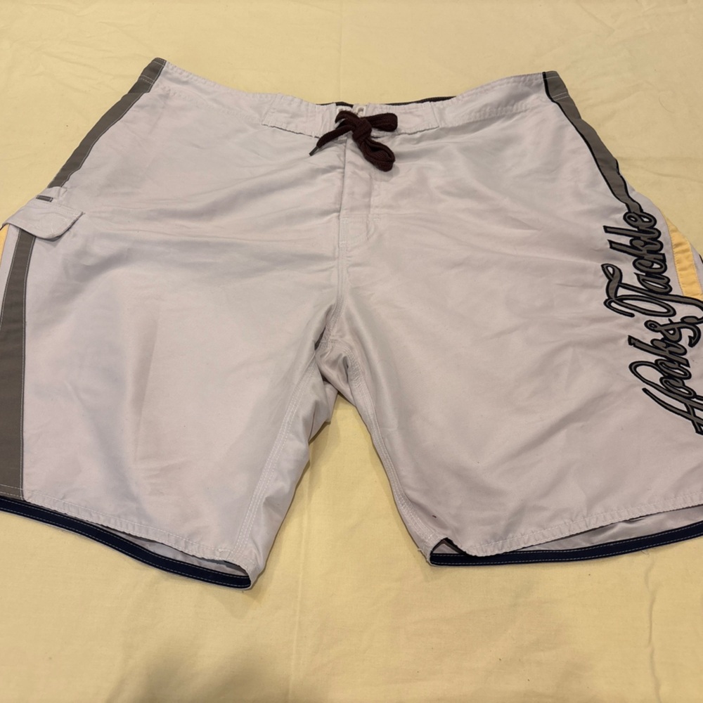 Hooks & Tackle Men's Gray Swim Shorts in like new condition. 
Size 40 
Long 22.5